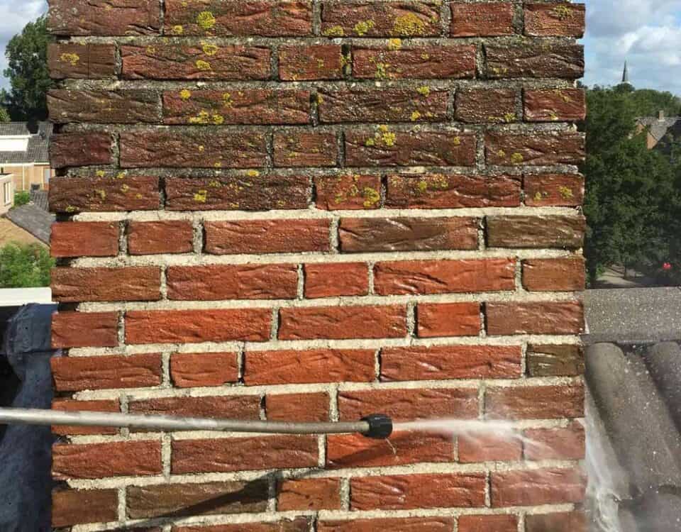 Professionele schoorsteenrenovatie om lekkage en vochtproblemen te verhelpen.